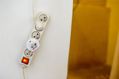 Skross 1.500211 World to Europe - csatlakozó átalakító európába utazóknak, fehér