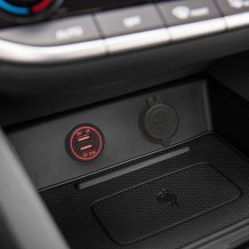   MNC 54926RD Szivargyújtó helyére beépíthető USB aljzat,