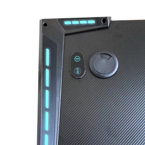 Timeless Home Professzionális gamer asztal karbonszálas bevonattal, LED világítással (HOP1001309)