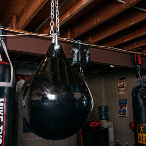 Timeless Sport Vízzel tölthető boxzsák lánccal, fekete (HOP1001877)