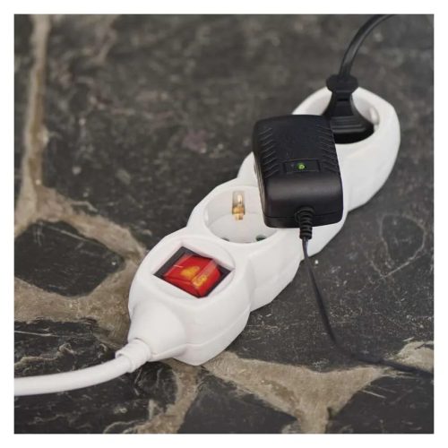 Emos P1323R Hosszabbító 3 m / 3 aljzat / kapcsolós / fehér / PVC / 1,5 mm²