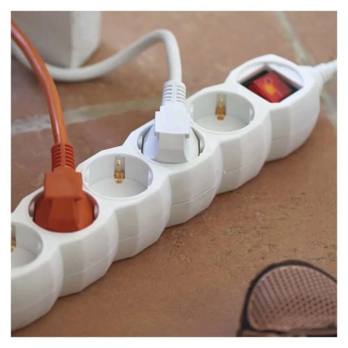 Emos P1523R Hosszabbító 3 m / 5 aljzat / kapcsolós / fehér / PVC / 1,5 mm² 